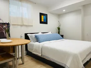 Studio Private Suite Coral Richmond Hill - Image 2