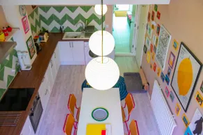 Colourful house in Camber - 2 mins from the beach - Image 2