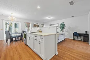 3 Bd/3 Bth*3 Pkg Spaces*3 Beds*FIFA Welcome - Image 5