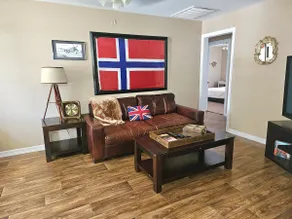 Enid Eagle Pub Suite W King &BBQ. Fast WiFi & Cozy - Image 2