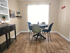 Enid Eagle Pub Suite W King &BBQ. Fast WiFi & Cozy - Image 4