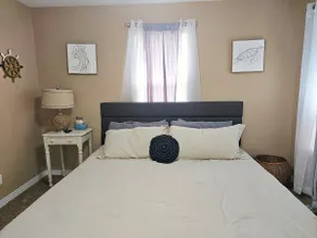 Enid Eagle Pub Suite W King &BBQ. Fast WiFi & Cozy - Image 3