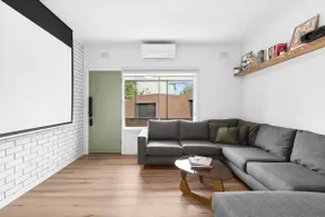 Cozy 2BR Unit Close to CBD - Image 4