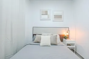 A prime location in elegant Salamanca - Image 4