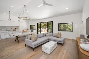 Sunset View Luxury Living on 5 Picturesque Acres - Image 4