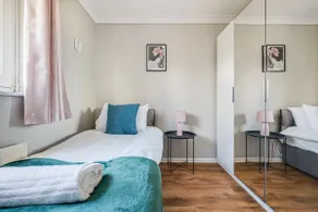 Comfortable Home away from Home with FREE Parking - Image 4