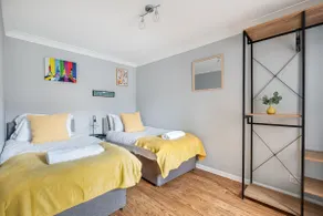 Comfortable Home away from Home with FREE Parking - Image 5