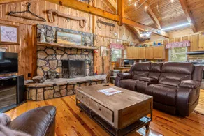 Johnson's Cabin at Winters Haven - Image 2