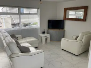 Chalet - Sleeps 4 - Parking - Garden - Image 4