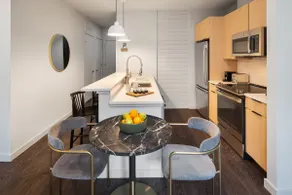 Stamford Grand Apartment + Cozy Den - Image 4