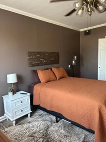 Charming Apartment in Downtown Alton - Image 4