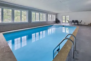 Eagle Manor | Indoor Pool, 7 Acres - Image 2