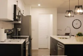 3BR Near YYC King & Queen Beds| Professional Clean - Image 4