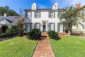 The Montgomery Manor - 5 Bedroom 4 Bath with Pool and Garage - Image 2