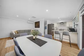Charming, cosy, 4 bedroom home. - Image 2