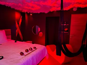 Love room in Paris - Image 3
