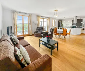 Large flat in a premium residence - free parking - Image 2