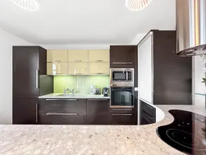Large flat in a premium residence - free parking - Image 3