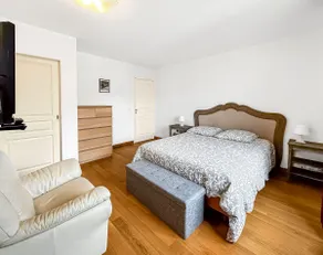 Large flat in a premium residence - free parking - Image 5
