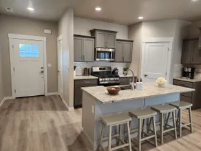 Apple Tree House 3BR with a Hot Tub and an Arcade - Image 3