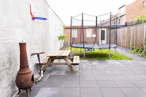 Apartamento de 2 quartos, de dois andares, recentemente renovado no centro de Tilburg, com uma cozinha de luxo, jardim partilhado e estacionamento gratuito nas proximidades. Ideal para famílias ou pequenos grupos. - Image 5