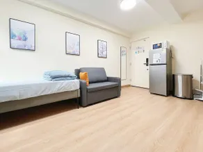 Plenty of light, 2 bedrooms, 5 beds @ 5 minutes from Wan Chai Convention MTR Station - Image 3