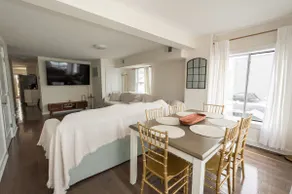 Luxurious 4BD APT EV Parking - Image 5