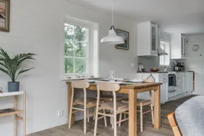 Lakeview spacious family home - Image 5