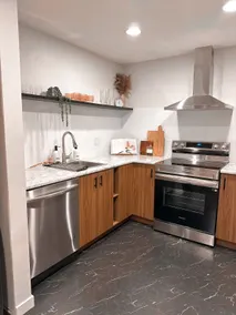 Pet friendly 2 bedroom suite behind Golf course - Image 3