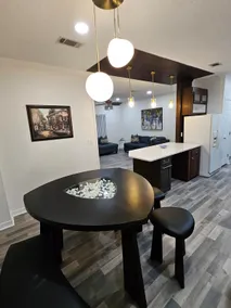 Quiet 2BR Near Brandon Fast WiFi Ideal for Work - Image 5