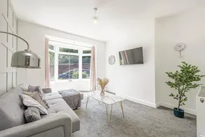 Stunning and Inviting Home | Free Wi-Fi - Image 2