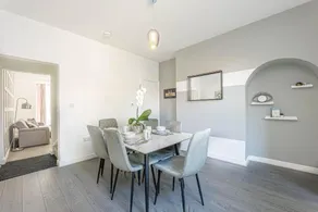 Stunning and Inviting Home | Free Wi-Fi - Image 3