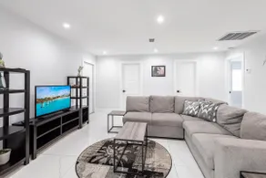 *Cozy 2 BR * Waterfront Home With Heated Pool! - Image 4
