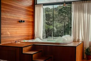 Cabin with spa, lake and outdoor fire pit - Image 3