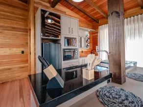 Cabin with spa, lake and outdoor fire pit - Image 5