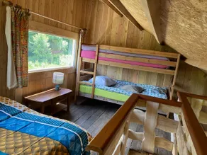 Unusual waterfront hut - Image 3