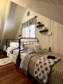 Charming chalet near local ski/golf resorts - Image 4