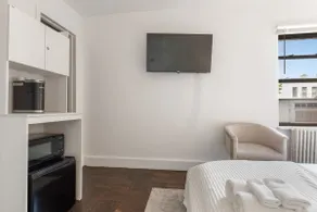 Cozy Bay Ridge Studio: Your Home Away from Home - Image 5