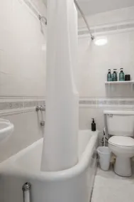 Cozy Bay Ridge Studio: Your Home Away from Home - Image 4