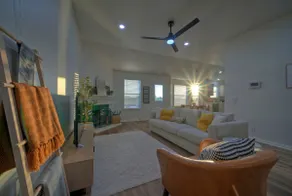 Lakeside haven| Modern Cozy Home Fast Wi-fi - Image 4
