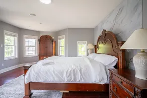 Mid-century Modern Castle | King Bed+Free Parking - Image 5
