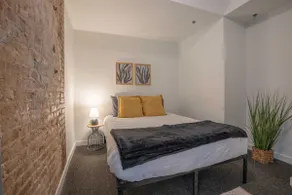 Center of Downtown Loft-FREE Parking/FAST Wifi - Image 2