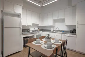 Center of Downtown Loft-FREE Parking/FAST Wifi - Image 3
