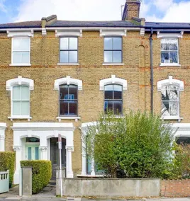 Private Comfortable Loft Apt in Superb Period Home - Image 3