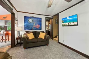 Charming Lakeside Retreat - Image 4