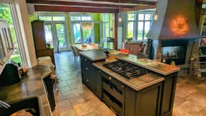 Private Beach, Hot Tub, Axe-Throwing & Chef's Kitc - Image 4