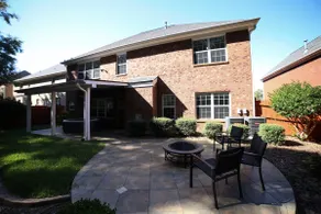 Huge 5 Bedroom Home With KING Bed & Hot Tub - Image 5