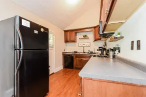 Cozy Home: Spacious, Wifi, Minutes from Grant Park - Image 2