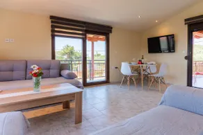 Papi's free parking Villa - Image 3