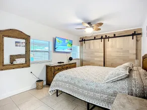 Serene Sarasota Retreat, King Bed, near beaches - Image 3